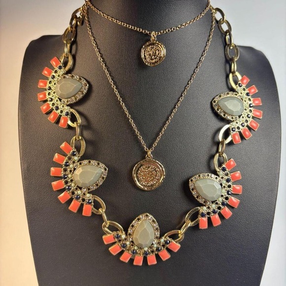 Boho necklace collection with delicate gold piece and a large collar necklace - Picture 2 of 6